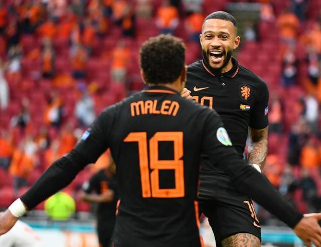 对锋线多面 对锋线多面